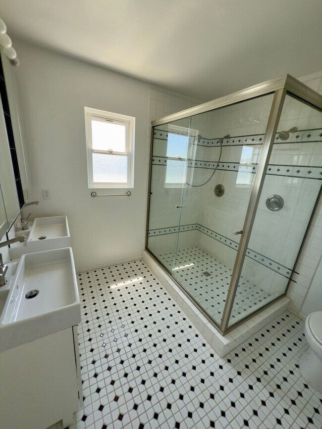 Building Photo - Renovated 3-Bedroom Home with Private Mast...