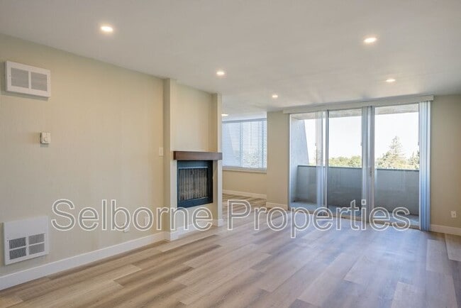 Building Photo - 601 Oakland Ave