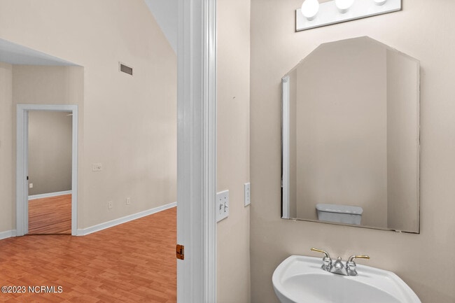 Building Photo - 5006 Carleton Dr
