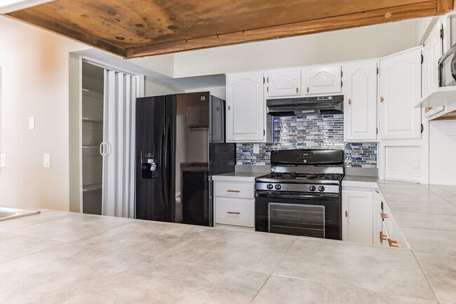 Building Photo - N1246 Walnut Rd