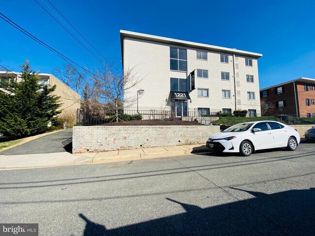 Building Photo - 1221 N Quinn St
