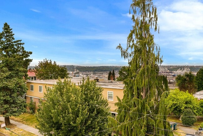Building Photo - 3 Bedroom Modern Industrial Townhome with City Views & Rooftop Oasis
