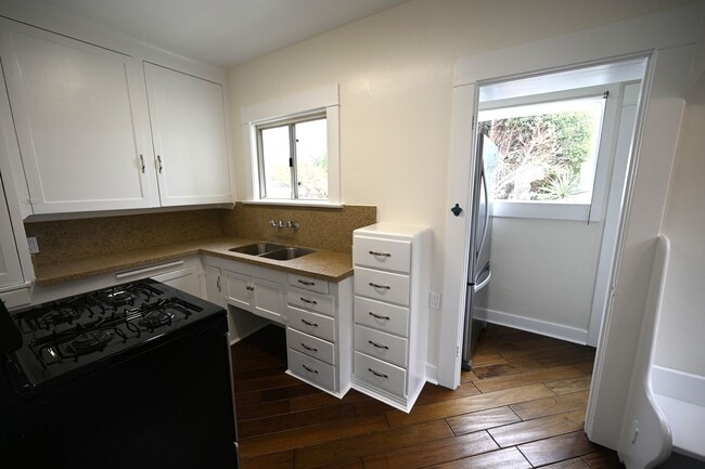 Building Photo - Charming 1 Bedroom Cottage in Ocean Beach