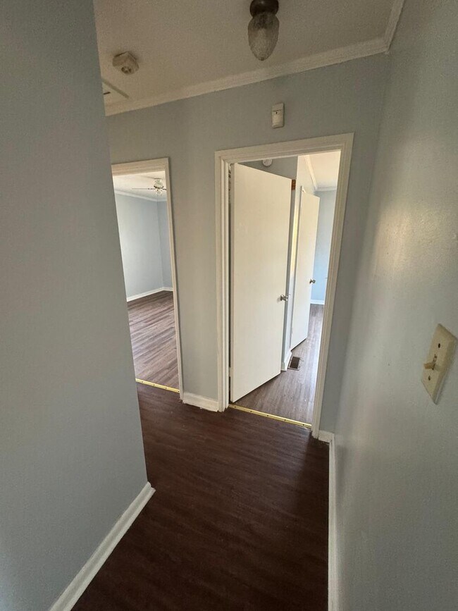 Building Photo - Newly Renovated Home in Florence!!