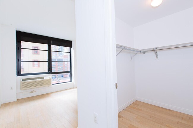 Building Photo - 160 1st St