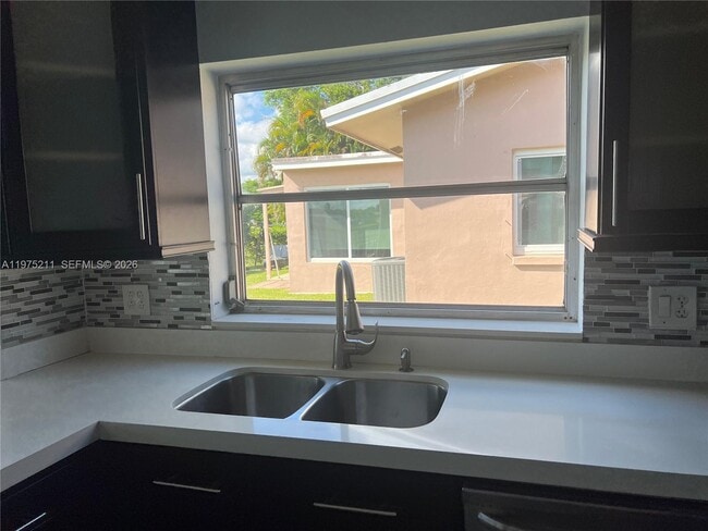 Building Photo - 5909 NW 67th Ave