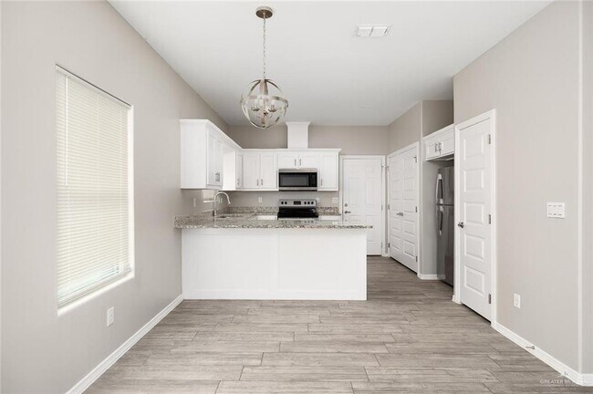 Building Photo - 1908 Davenport St