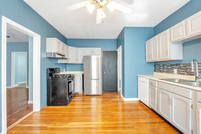 Primary Photo - 28 Institute St