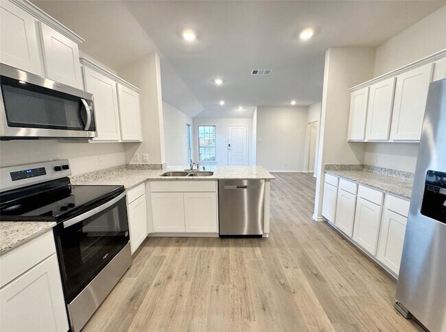 Building Photo - 810 Shear Dr