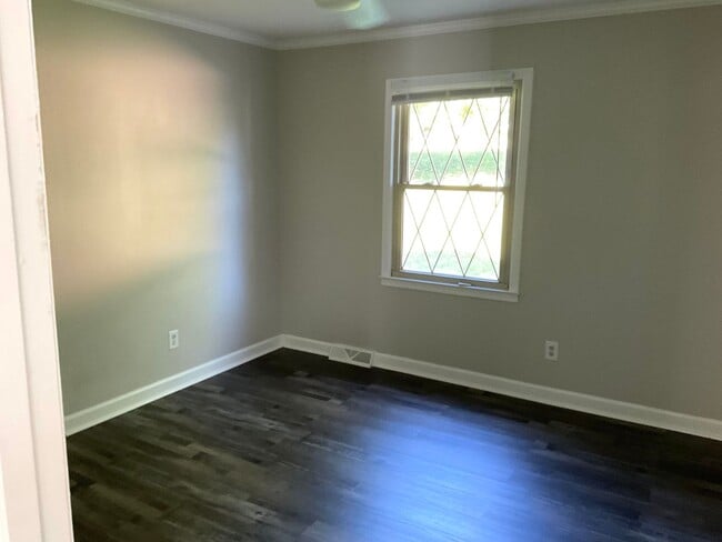 Building Photo - HomeFor Rent with 3 Bedrooms, 2 Baths, 2 Car Garage in Lincolnton NC