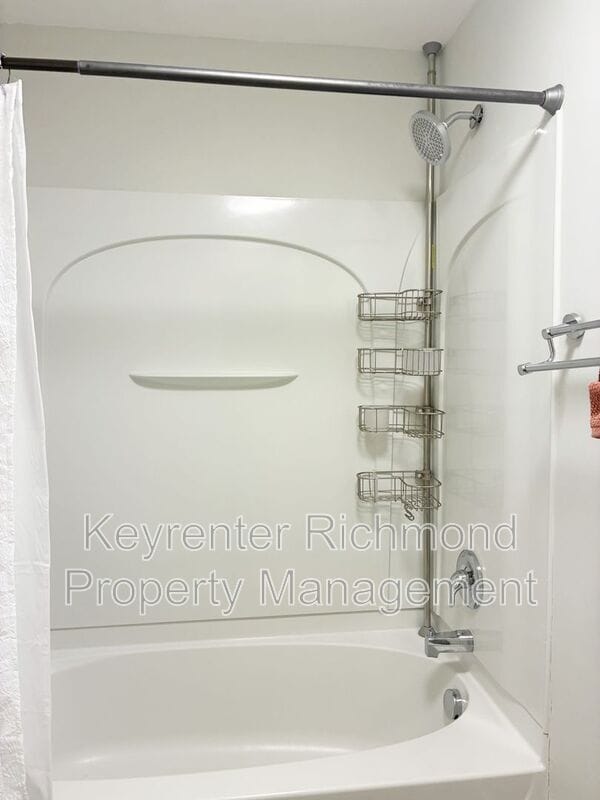 Building Photo - 2003 Cedar St