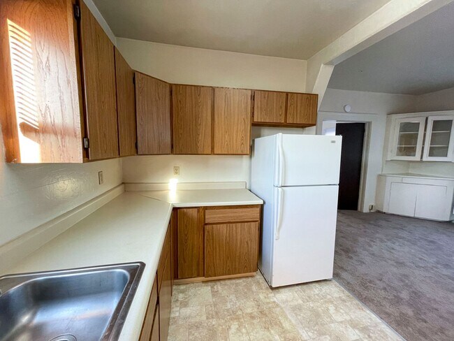 Building Photo - 1324 Summer St