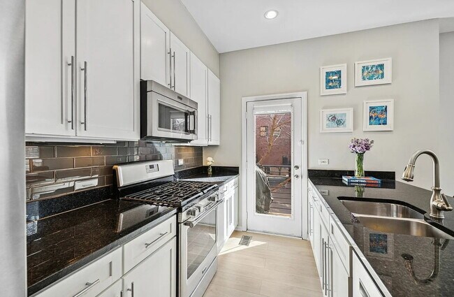 Building Photo - Comfortable Living in a Desirable Area