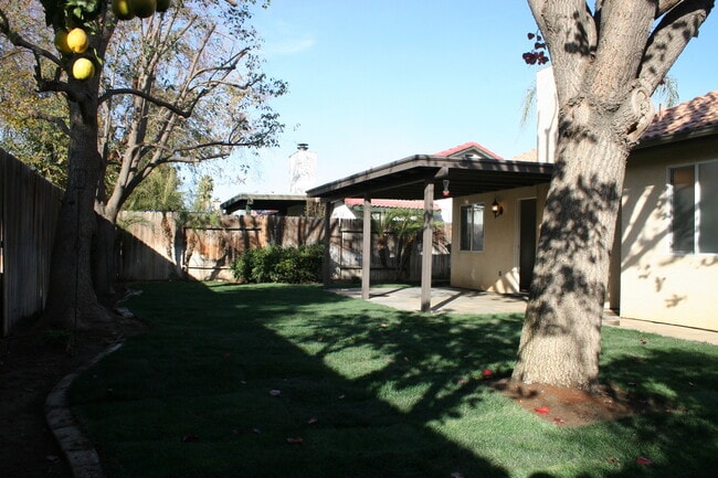 Building Photo - 703 Markham Way