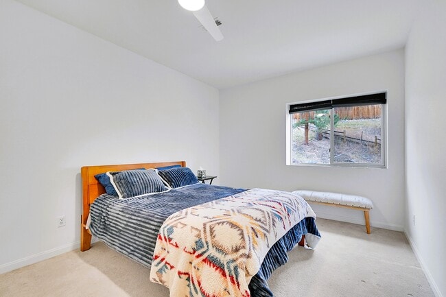 Building Photo - 28384 Kinnikinick Rd