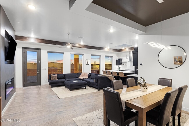 Building Photo - 870 Airship Pl