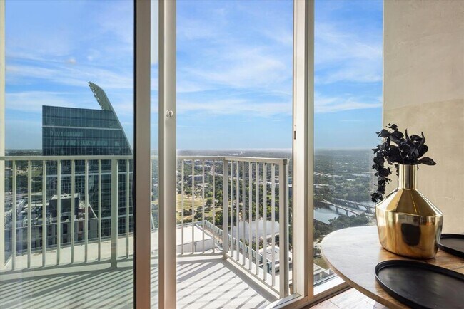 Building Photo - 360 Nueces St