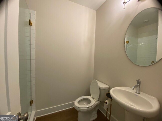 Building Photo - 1295 Longreen Ter NW