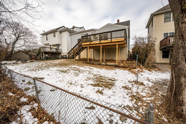 Building Photo - 14 Deane Pl