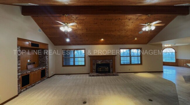 Building Photo - Beautiful Country Custom Home For Rent in Corcoran!