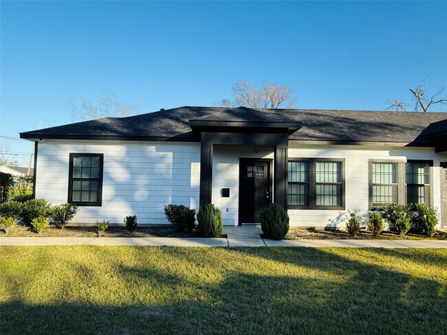 Building Photo - 4802 Cruse Rd