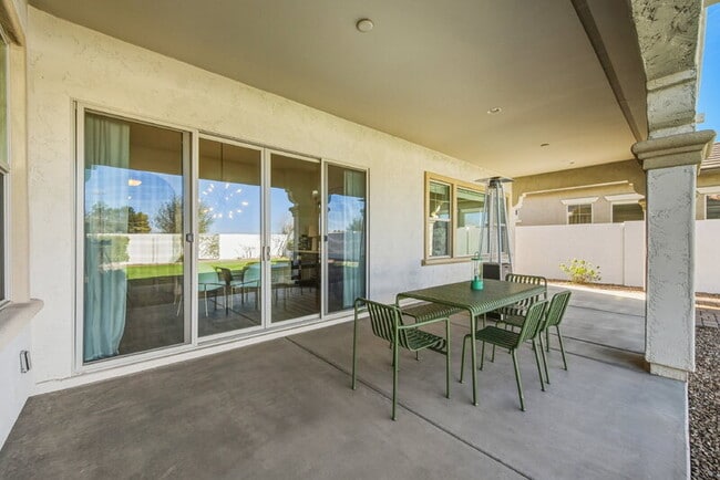 Building Photo - 3930 E Iris Dr