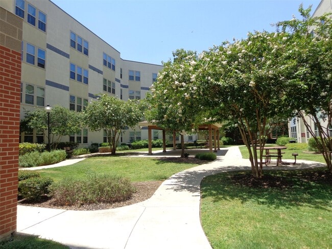 Building Photo - 703 N San Marcos