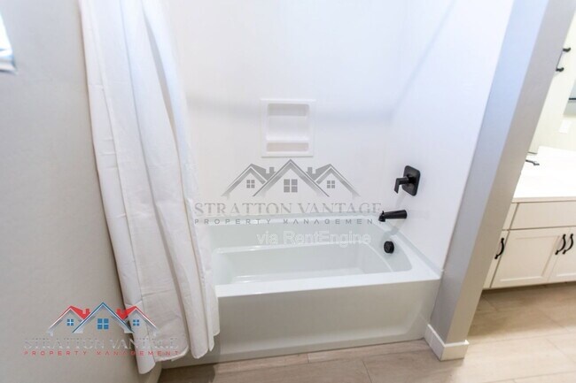 Building Photo - 15075 W McKinley St