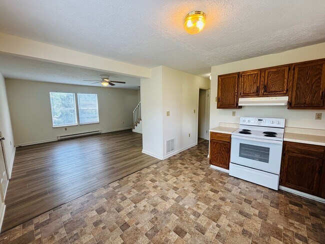 Building Photo - 355 Wakeman Ct NE