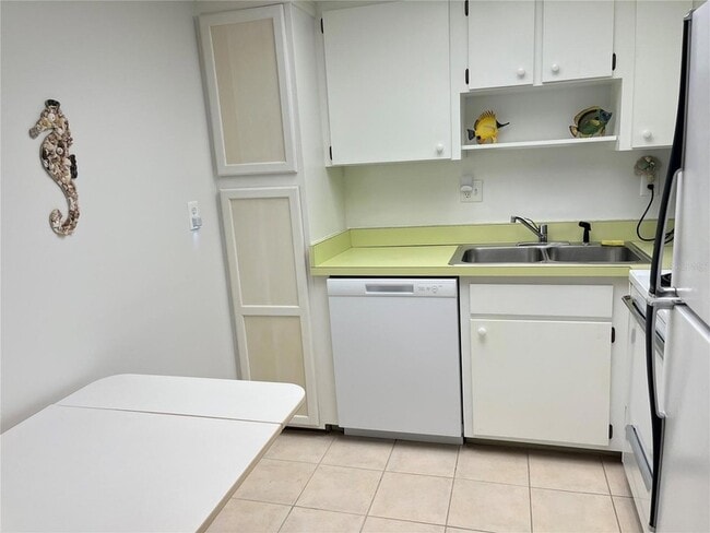 Building Photo - 612 Bird Bay Dr S