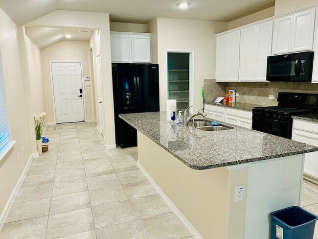 Building Photo - 21423 Holly Heights Rd