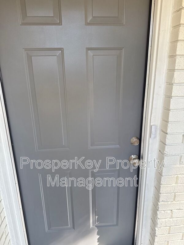 Building Photo - 340 Adelle St SE