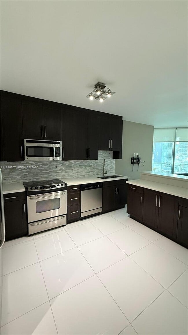 Building Photo - 350 S Miami Ave