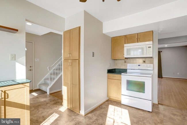 Building Photo - 6576 Yadkin Ct