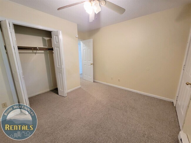 Building Photo - 323 Mountain Aire Ln