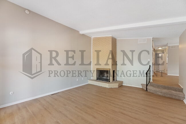Building Photo - 2202 S White Oak Dr