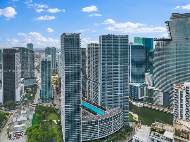 Building Photo - 475 Brickell Ave