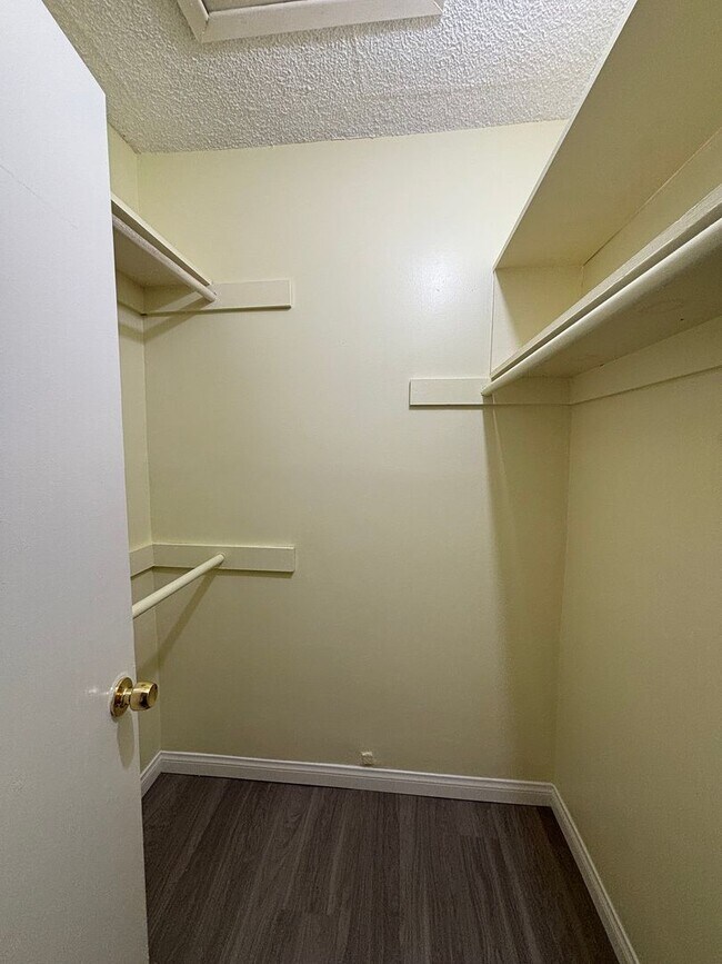 Building Photo - 6065 California Ave