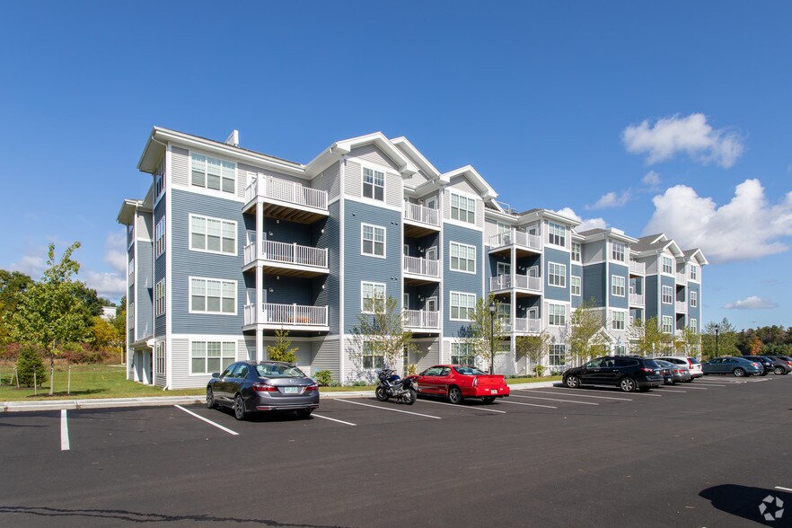 Primary Photo - Gilbert Crossing