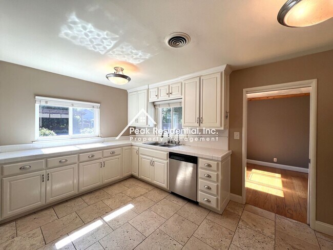 Building Photo - Spacious 2bd/2ba Arden Area Home-Must See!