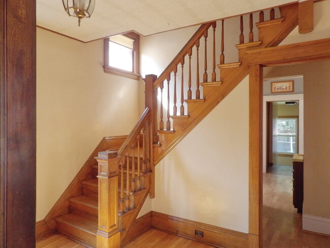 Building Photo - 3 Bedrooms | 2 Bathrooms Near UofM