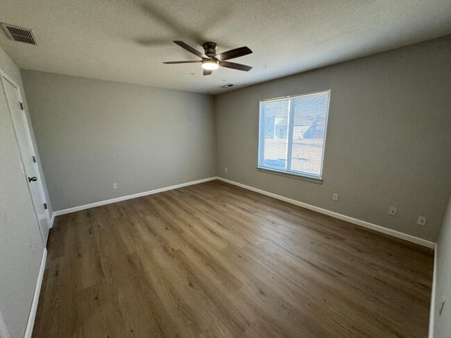 Building Photo - 410 Trent Ct