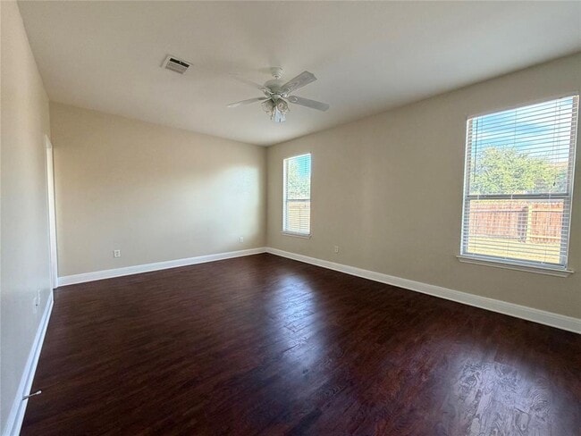 Building Photo - 1721 E Mesa Park Dr