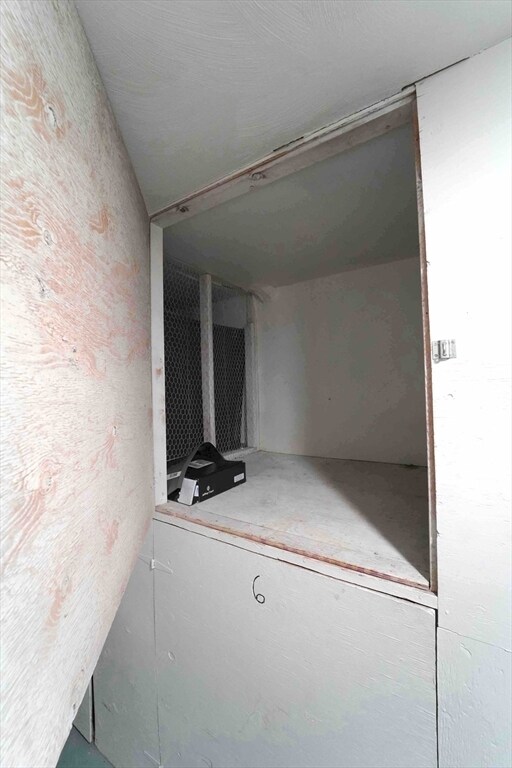 Building Photo - 176 Maple Ave