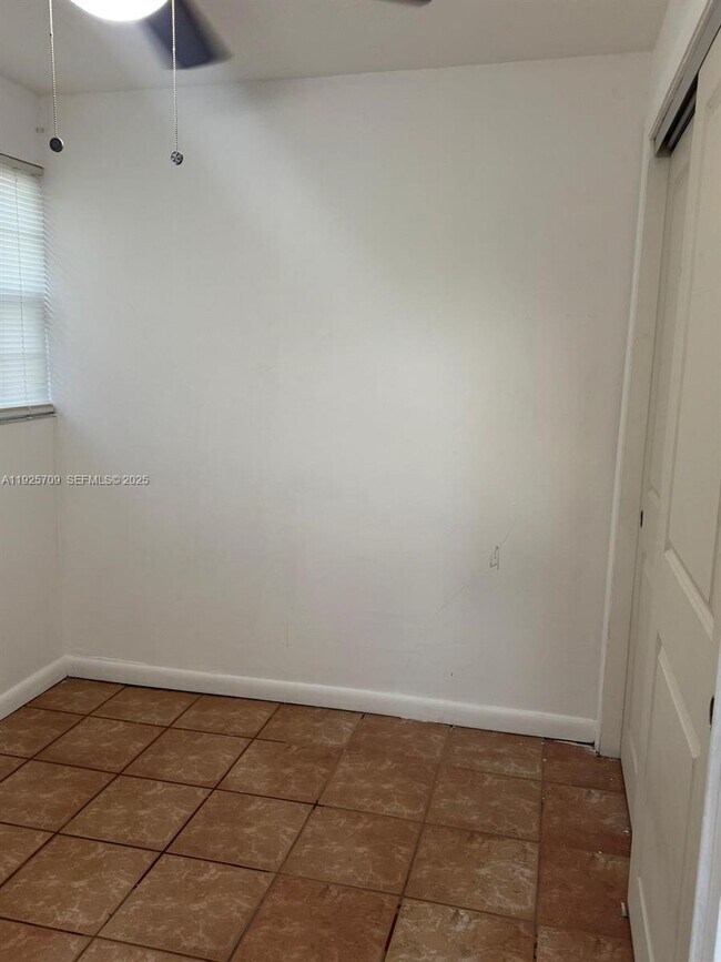 Building Photo - 4610 SW 116th Ave