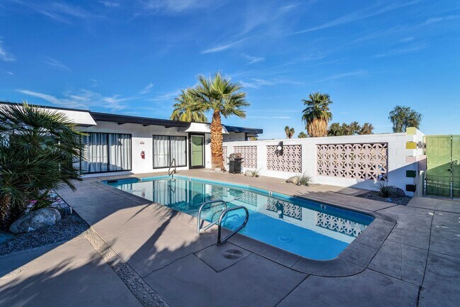 Building Photo - 39955 Estates Rd