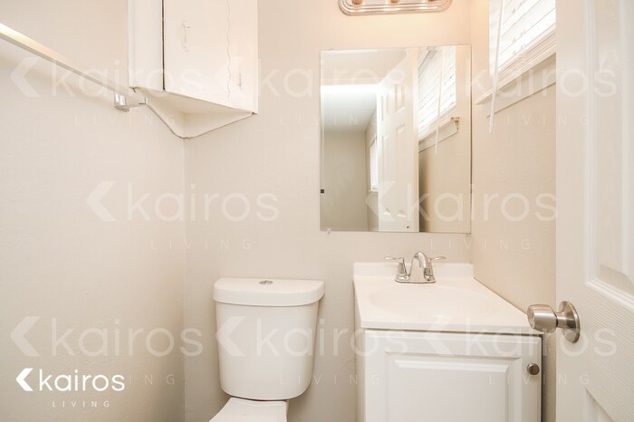 Building Photo - 304 Robbie St