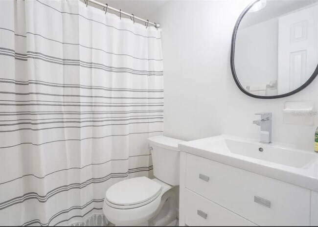 Building Photo - 1700 SW 16th Ct