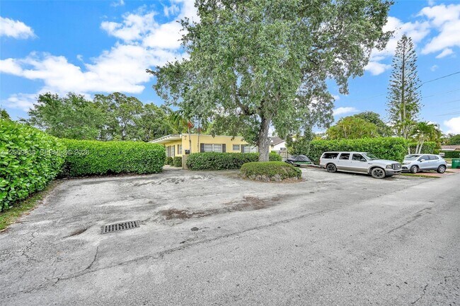 Building Photo - 2225 SW 62nd Ct