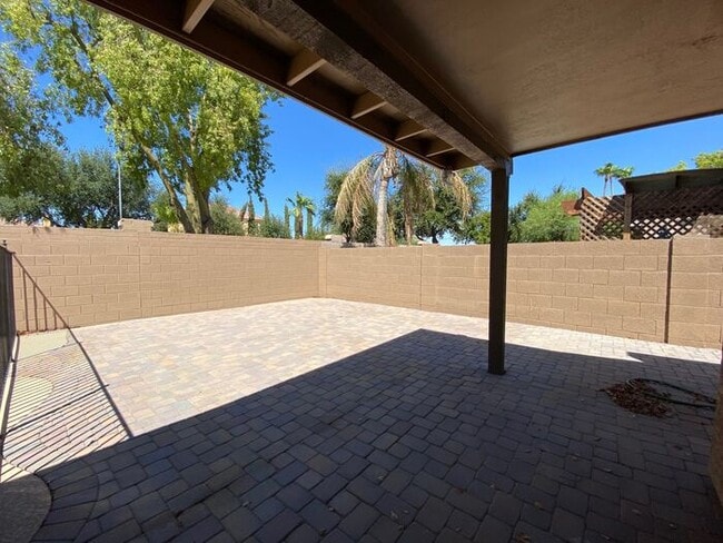 Building Photo - Very nice single level home